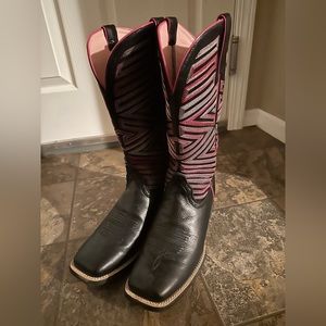 Ariat women’s boots, size 11B, Black with pink thread